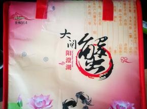 大闸蟹礼盒，里面吃蟹的基本配料工具都有哈，不用另准备了