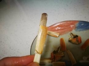 用工具叉进去一顶，肉就出来了