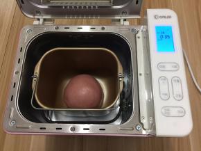 面团揉圆放在面包机桶内发酵(东菱T15W)启动发酵功能选择35分钟发酵至1.5倍大