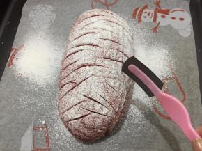 用法焙客的面包割刀割出自己喜欢的花纹