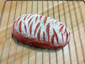 成品出炉后移至烤网上晾凉即可