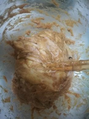 加入融化好的红糖姜汁拌匀