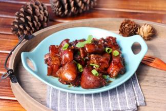 超级美味哦，如果担心猪蹄不熟建议使用压力锅，或者水加多一点，不过炖猪蹄的时间确实有点长的哦，耐心点