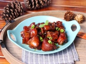 超级美味哦，如果担心猪蹄不熟建议使用压力锅，或者水加多一点，不过炖猪蹄的时间确实有点长的哦，耐心点