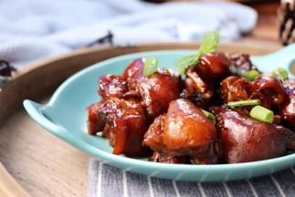 装盘撒葱花即可