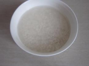 糯米提前一晚浸泡。