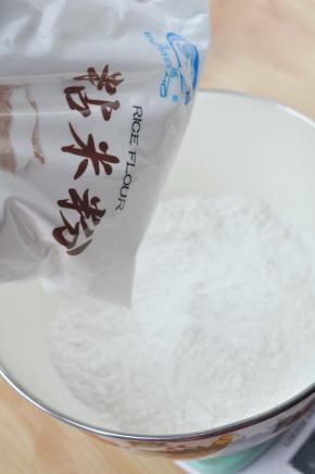 加入粘米粉。