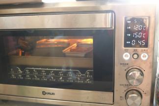 烤箱预热上120，下150度，烤35分钟左右即可。