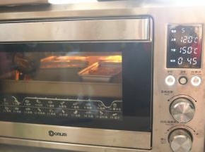 烤箱预热上120，下150度，烤35分钟左右即可。