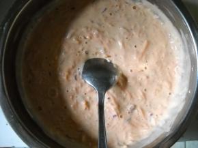 拌匀成较稠的面糊。