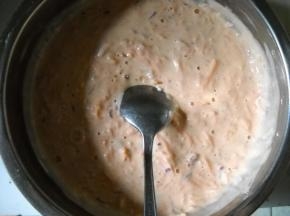 拌匀成较稠的面糊。