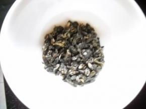 准备好碧螺春茶叶。