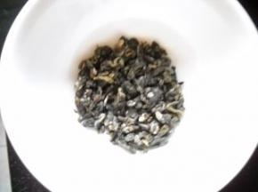 准备好碧螺春茶叶。