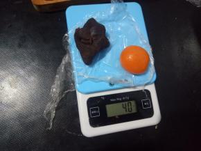 蛋黄和豆沙一起40克称重好。