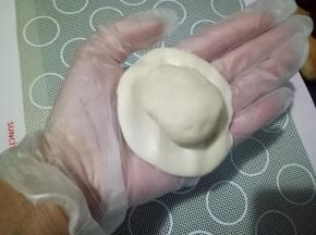 放入一个油酥。