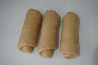 卷起盖保鲜膜松弛15分钟左右