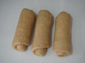 卷起盖保鲜膜松弛15分钟左右