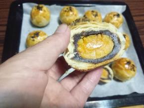 烤好后取出晾至不烫嘴就可以开吃了。