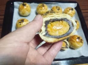 烤好后取出晾至不烫嘴就可以开吃了。