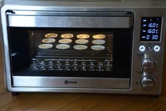 放入烤箱烘烤30分钟。