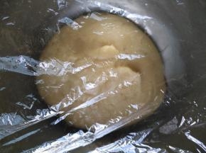 揉成团，盖保鲜膜，放冰箱冷藏1小时