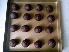 摆入烤盘备用