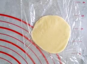 用擀面杖擀薄