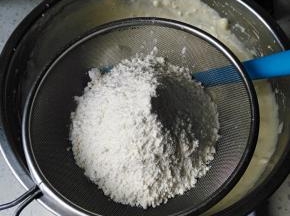 筛入低筋粉