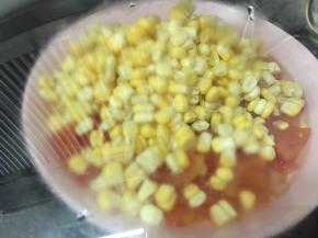 再把玉米粒放进去蒸5分钟即可