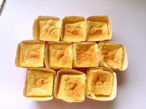 入烤箱170度烤16分钟，表面上色即可，出炉凉透备用