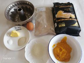 准备好原材料，果干需要提前烤熟。