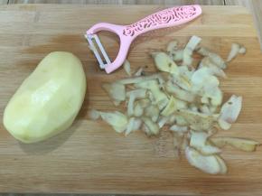 土豆去皮
去皮后的土豆不氧化