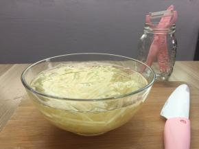 切好的土豆丝用凉水静泡10分钟