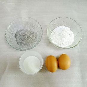 准备好材料，鸡蛋是60g以上的，黑米用料理机打碎过筛