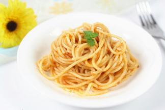 
搅拌均匀，美味的意大利肉酱面就可以开吃啦。