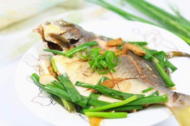 香煎金鲳鱼