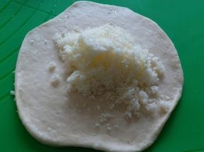 放上椰蓉馅儿