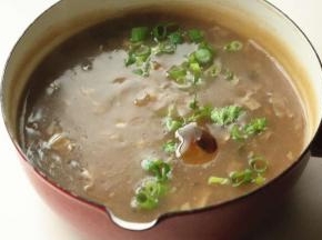 下入小葱和香菜，就好了