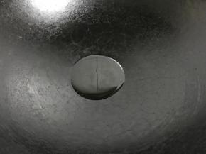 锅中放少许油。