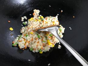 翻炒均匀即即可熄火。