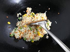 翻炒均匀即即可熄火。