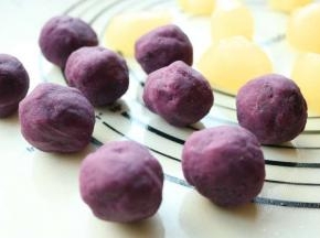 紫薯馅分成25克一个