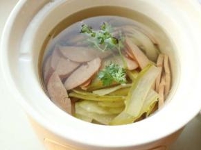 加盐调味，加香菜末。