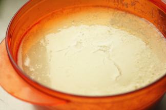 20分钟后，豆浆已经凝固成了豆花，属于很嫩的那种，不像那种卤汁点的，比较浓稠。