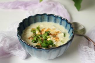 加葱花、生抽、虾皮等调料调味，就是好吃的咸豆浆了。