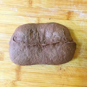 如图把面团的缝隙捏合