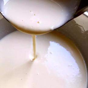 少量多次加水调成自己想要的浓稠度