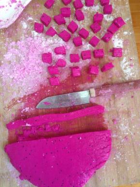 也可以切成条状，再切成小方块。