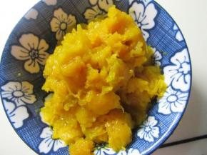 南瓜蒸熟备用。