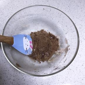 简单翻拌至无干粉状态